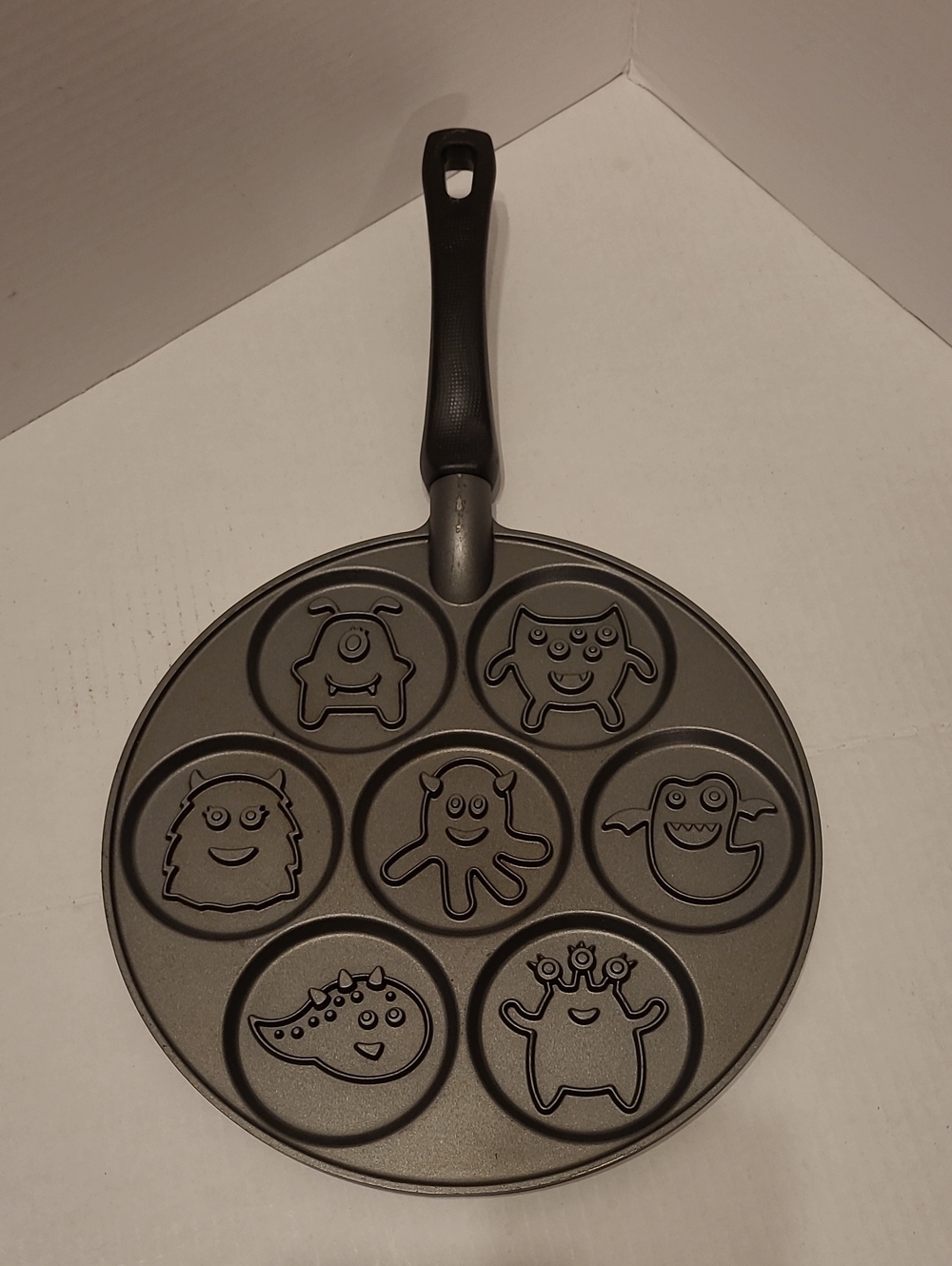NORDICWARE Monster Pancake Pan – Black 7-Cavity Kids Breakfast Mold